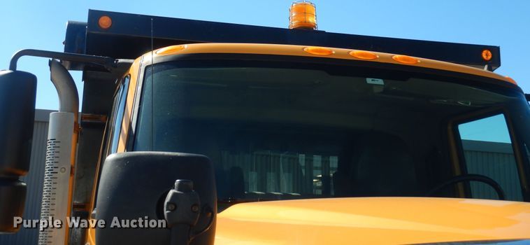 image for item DM3162 2013 International WorkStar 7300  hook lift truck