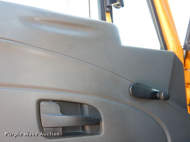 image for item DM3162 2013 International WorkStar 7300  hook lift truck