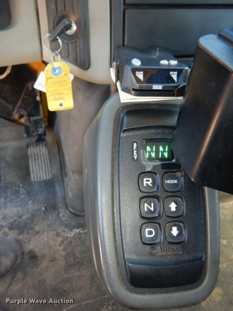 image for item DM3162 2013 International WorkStar 7300  hook lift truck