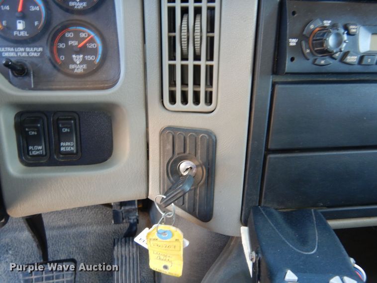 image for item DM3162 2013 International WorkStar 7300  hook lift truck