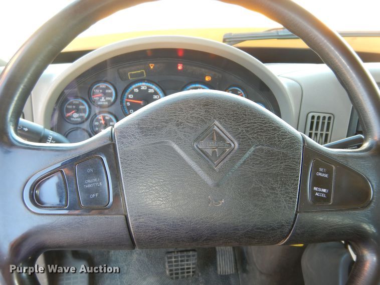 image for item DM3162 2013 International WorkStar 7300  hook lift truck