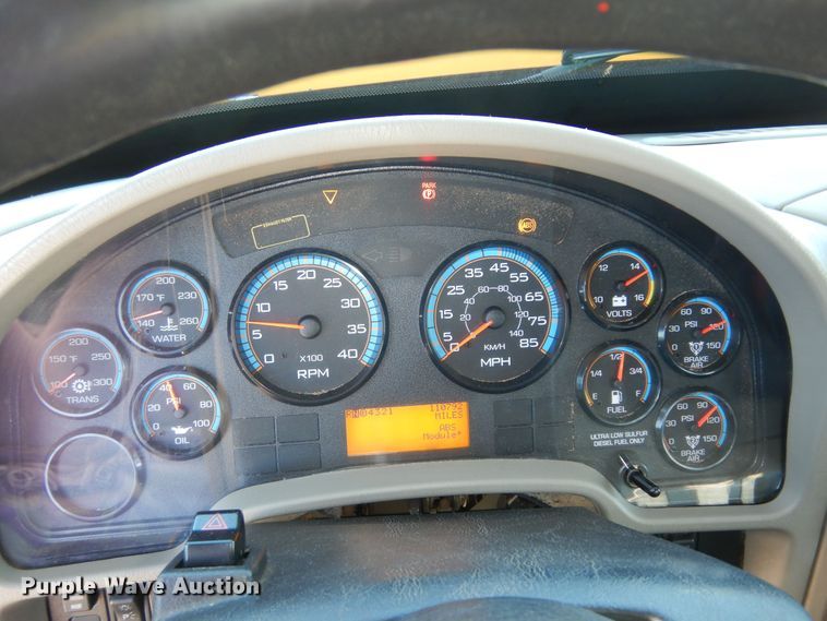 image for item DM3162 2013 International WorkStar 7300  hook lift truck