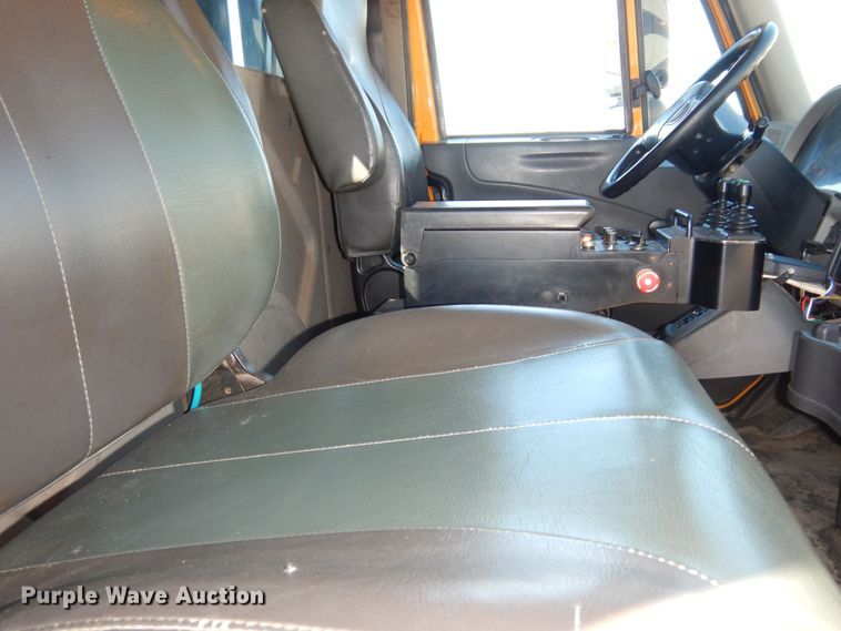 image for item DM3162 2013 International WorkStar 7300  hook lift truck