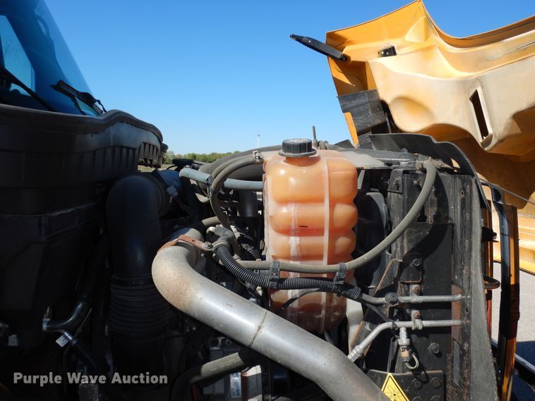 image for item DM3162 2013 International WorkStar 7300  hook lift truck