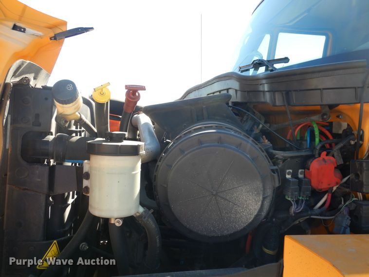 image for item DM3162 2013 International WorkStar 7300  hook lift truck