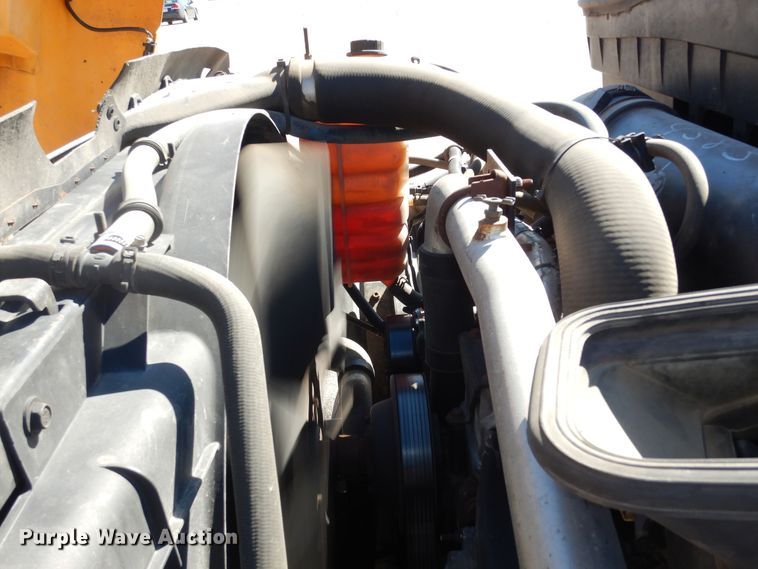 image for item DM3162 2013 International WorkStar 7300  hook lift truck