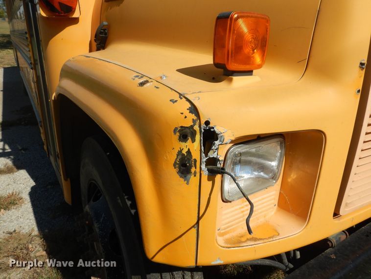 image for item DM3164 2001 Chevrolet Blue Bird  school bus