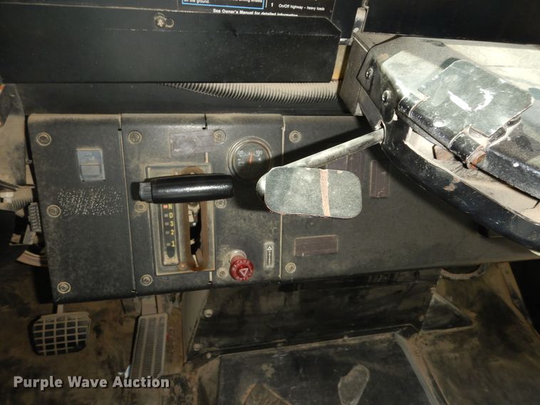 image for item DM3164 2001 Chevrolet Blue Bird  school bus