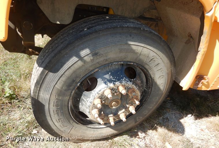 image for item DM3164 2001 Chevrolet Blue Bird  school bus