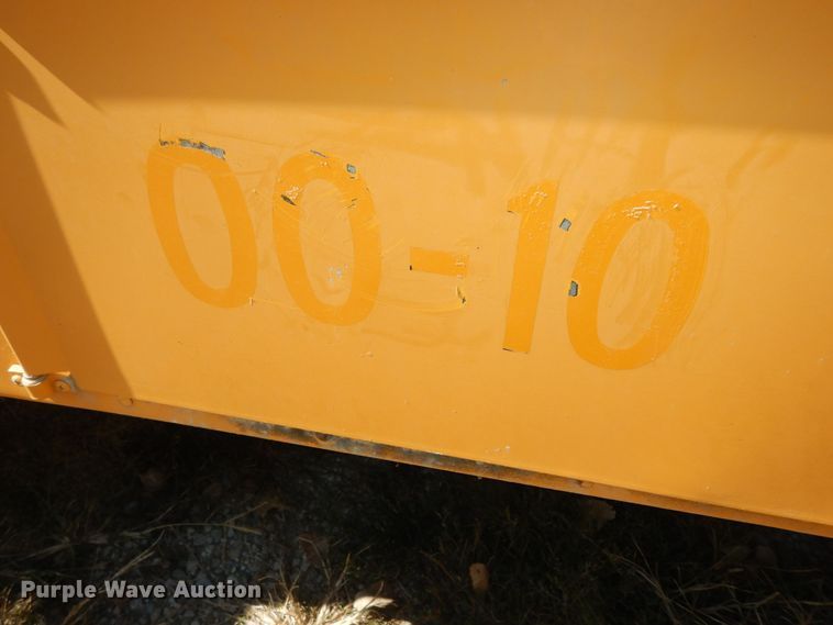 image for item DM3164 2001 Chevrolet Blue Bird  school bus