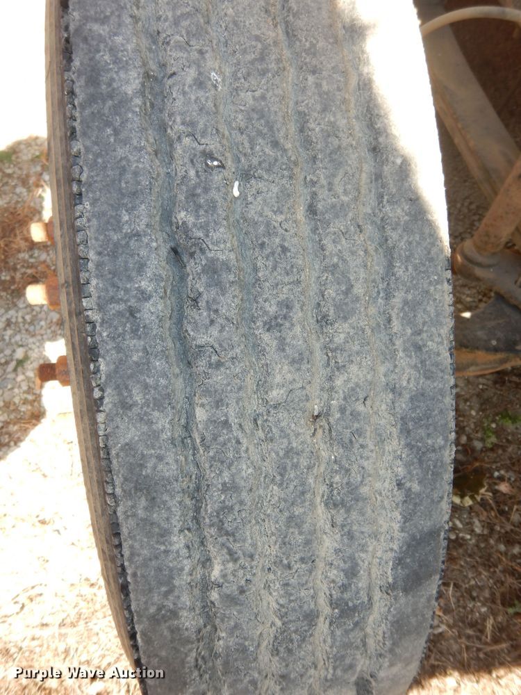 image for item DM3200 1999 Chevrolet Blue Bird  school bus