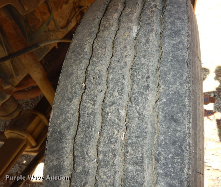 image for item DM3200 1999 Chevrolet Blue Bird  school bus