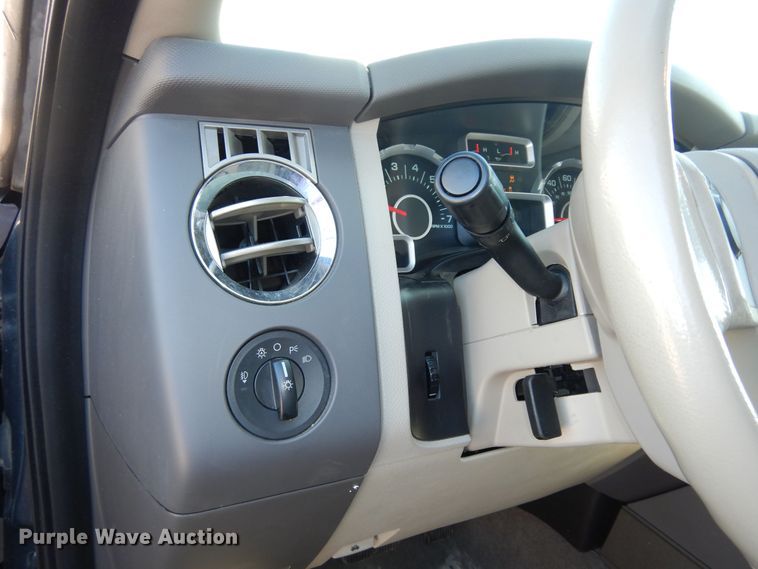 image for item DM3227 2013 Ford Expedition XL  SUV
