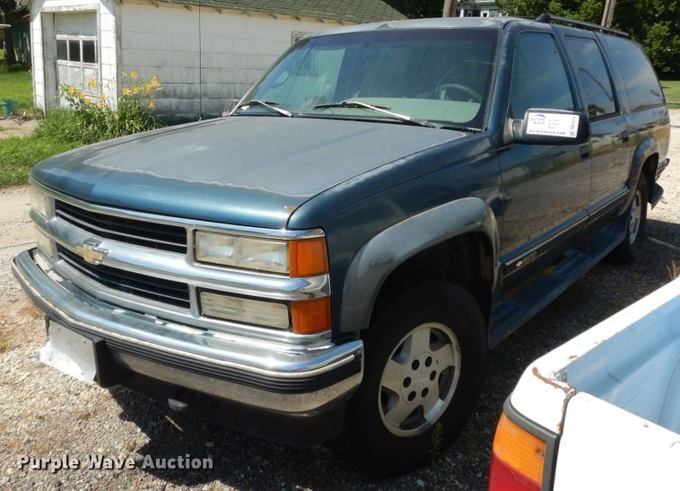 image for item DN1656 1995 Chevrolet Suburban K1500 LS  SUV
