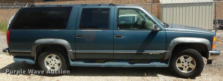 image for item DN1656 1995 Chevrolet Suburban K1500 LS  SUV