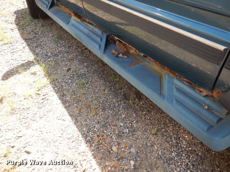 image for item DN1656 1995 Chevrolet Suburban K1500 LS  SUV