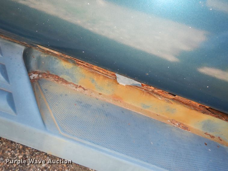 image for item DN1656 1995 Chevrolet Suburban K1500 LS  SUV