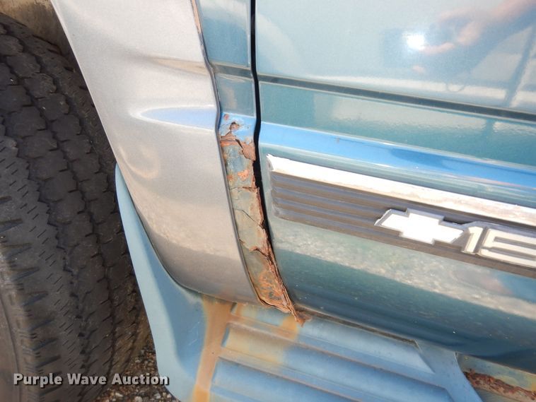 image for item DN1656 1995 Chevrolet Suburban K1500 LS  SUV