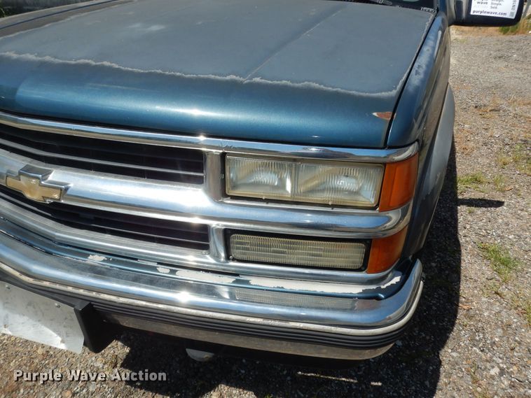 image for item DN1656 1995 Chevrolet Suburban K1500 LS  SUV