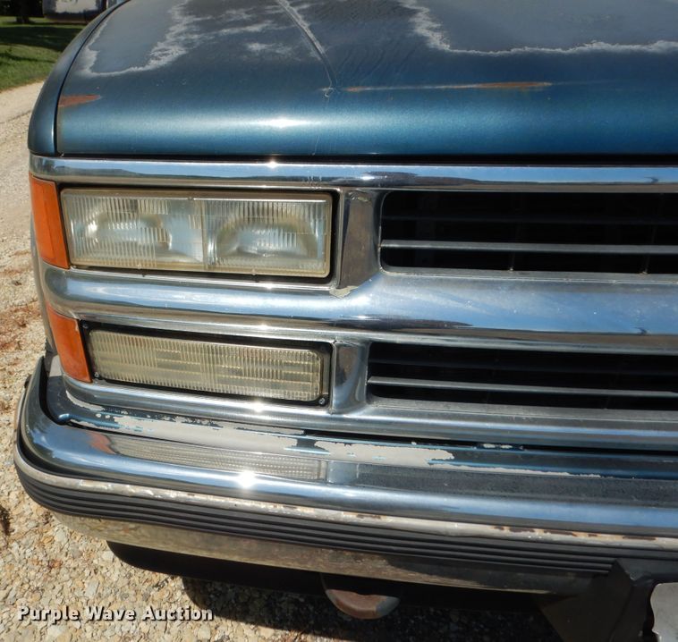 image for item DN1656 1995 Chevrolet Suburban K1500 LS  SUV