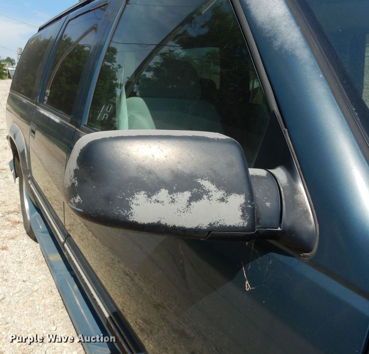 image for item DN1656 1995 Chevrolet Suburban K1500 LS  SUV