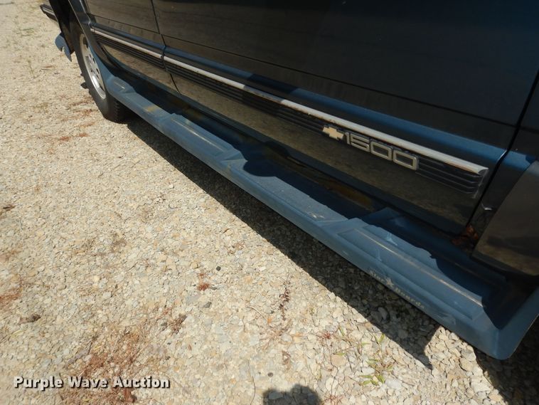 image for item DN1656 1995 Chevrolet Suburban K1500 LS  SUV