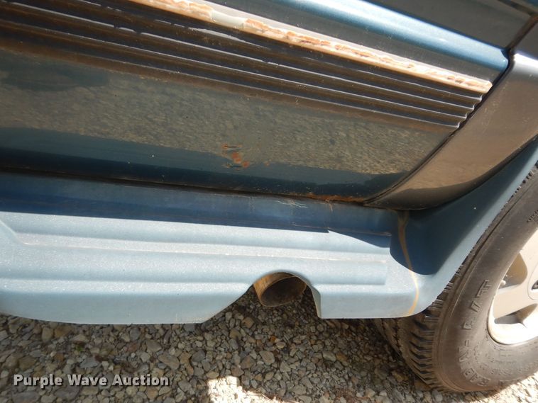 image for item DN1656 1995 Chevrolet Suburban K1500 LS  SUV