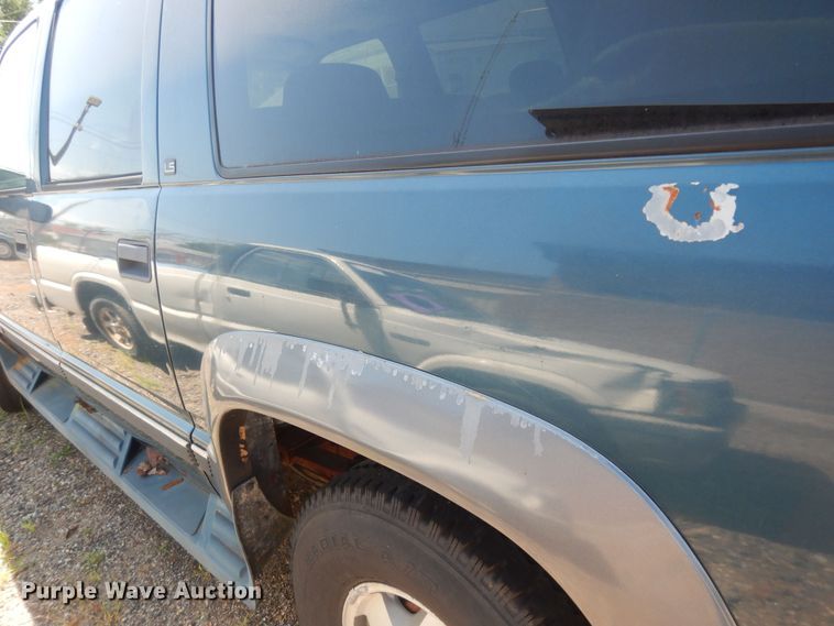 image for item DN1656 1995 Chevrolet Suburban K1500 LS  SUV