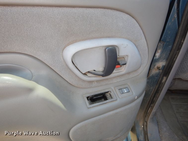 image for item DN1656 1995 Chevrolet Suburban K1500 LS  SUV