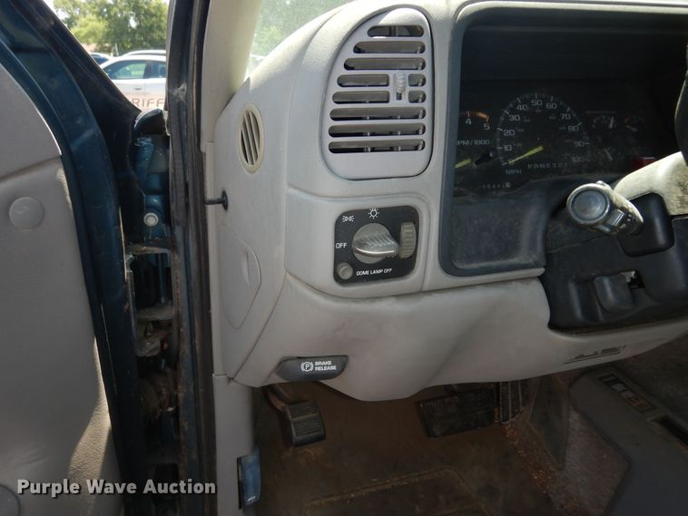 image for item DN1656 1995 Chevrolet Suburban K1500 LS  SUV