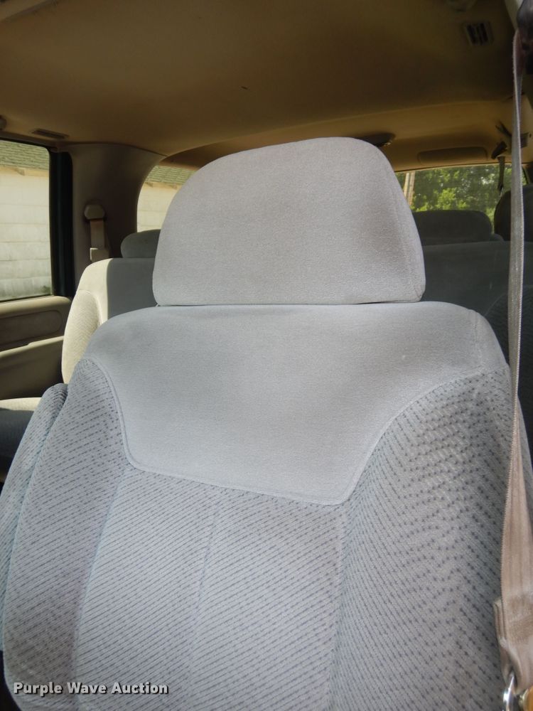 image for item DN1656 1995 Chevrolet Suburban K1500 LS  SUV