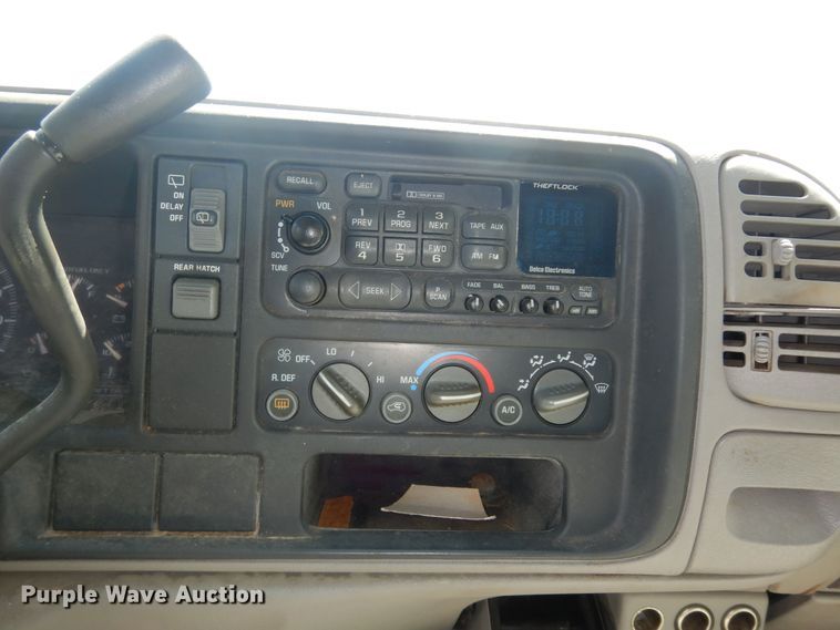 image for item DN1656 1995 Chevrolet Suburban K1500 LS  SUV