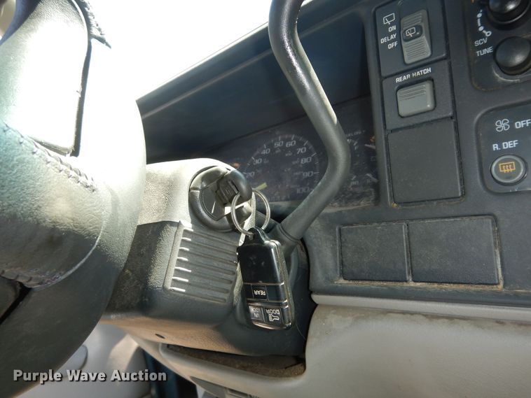 image for item DN1656 1995 Chevrolet Suburban K1500 LS  SUV