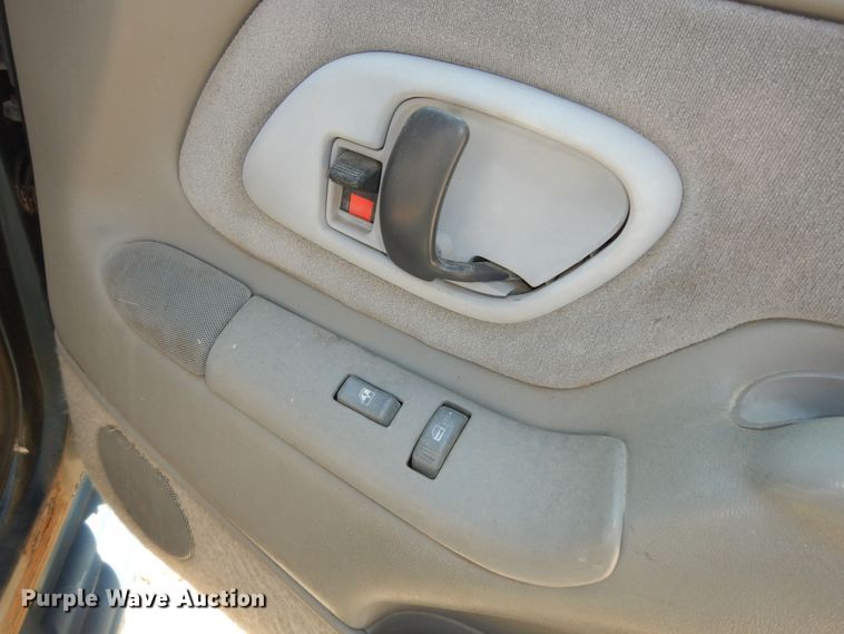 image for item DN1656 1995 Chevrolet Suburban K1500 LS  SUV