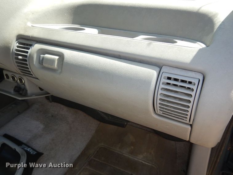 image for item DN1656 1995 Chevrolet Suburban K1500 LS  SUV