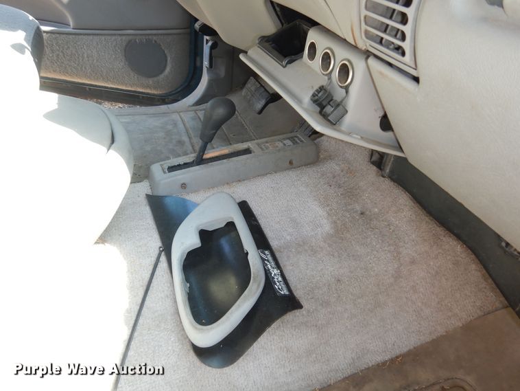 image for item DN1656 1995 Chevrolet Suburban K1500 LS  SUV