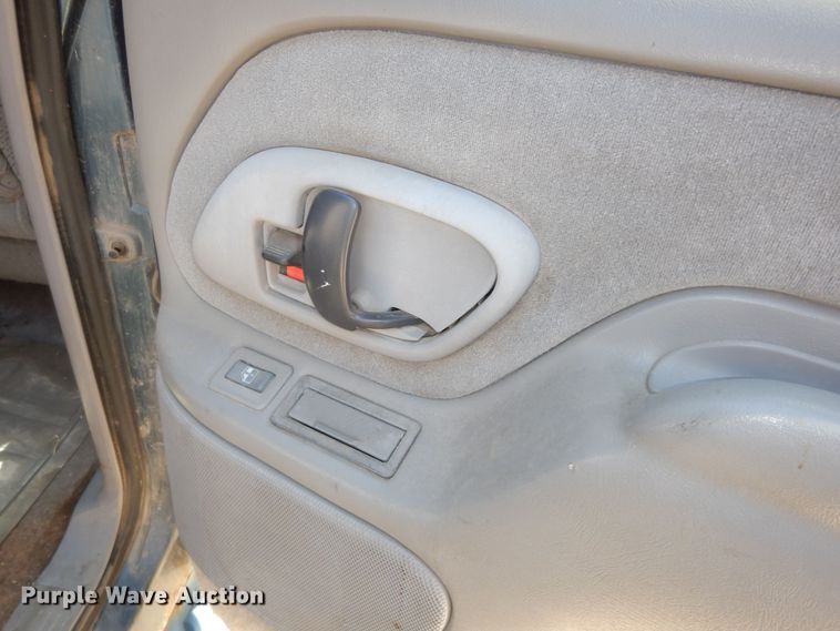 image for item DN1656 1995 Chevrolet Suburban K1500 LS  SUV