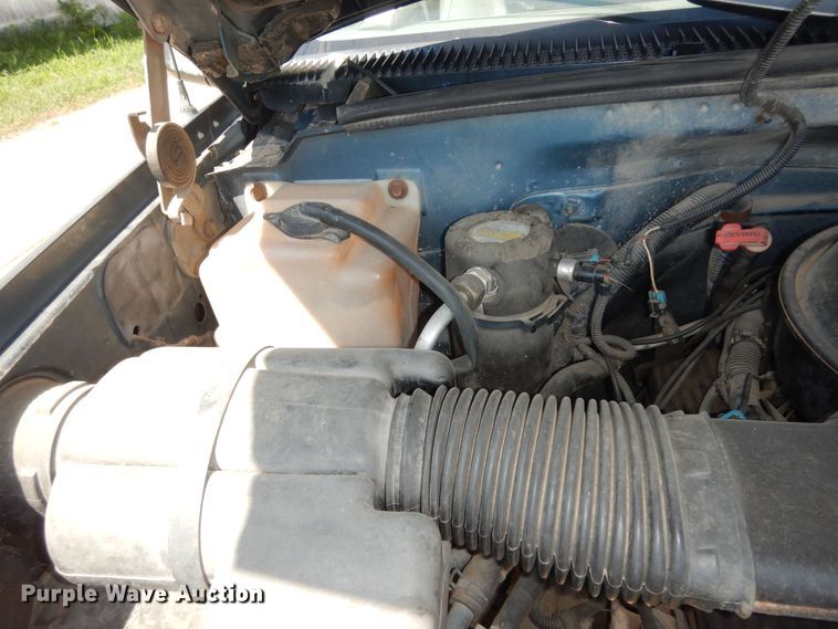 image for item DN1656 1995 Chevrolet Suburban K1500 LS  SUV