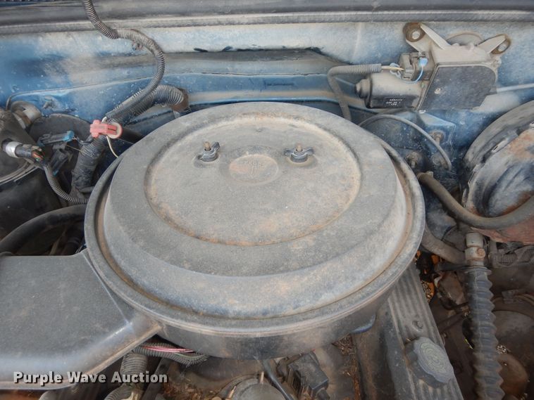 image for item DN1656 1995 Chevrolet Suburban K1500 LS  SUV