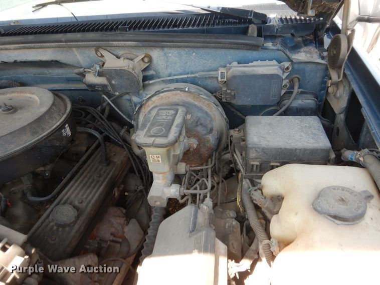 image for item DN1656 1995 Chevrolet Suburban K1500 LS  SUV