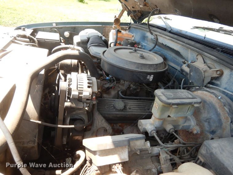 image for item DN1656 1995 Chevrolet Suburban K1500 LS  SUV