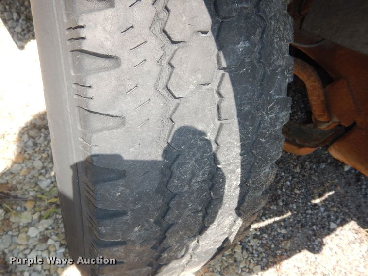 image for item DN1656 1995 Chevrolet Suburban K1500 LS  SUV