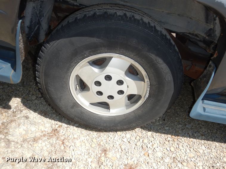 image for item DN1656 1995 Chevrolet Suburban K1500 LS  SUV