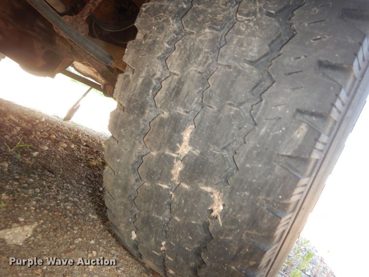 image for item DN1656 1995 Chevrolet Suburban K1500 LS  SUV