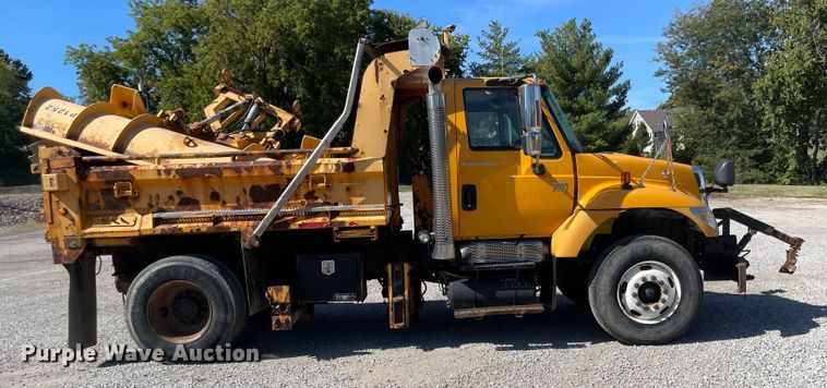 image for item DN7321 2005 International 7400  dump truck