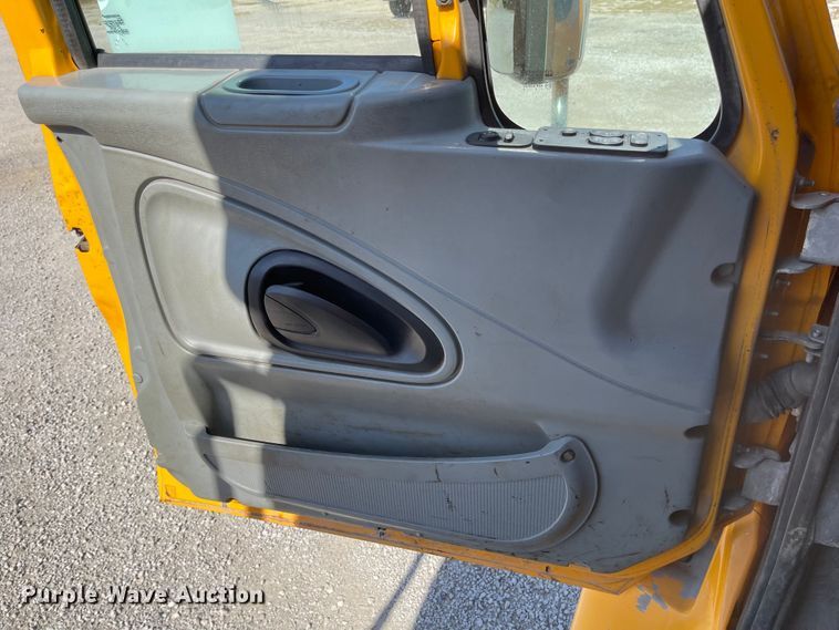 image for item DN7321 2005 International 7400  dump truck