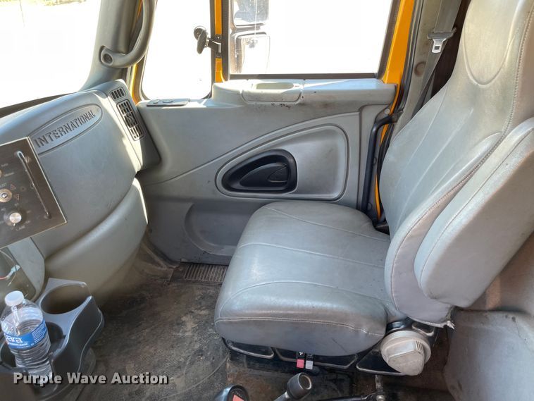 image for item DN7321 2005 International 7400  dump truck