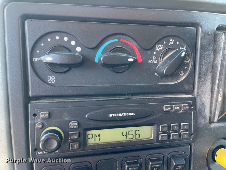 image for item DN7321 2005 International 7400  dump truck