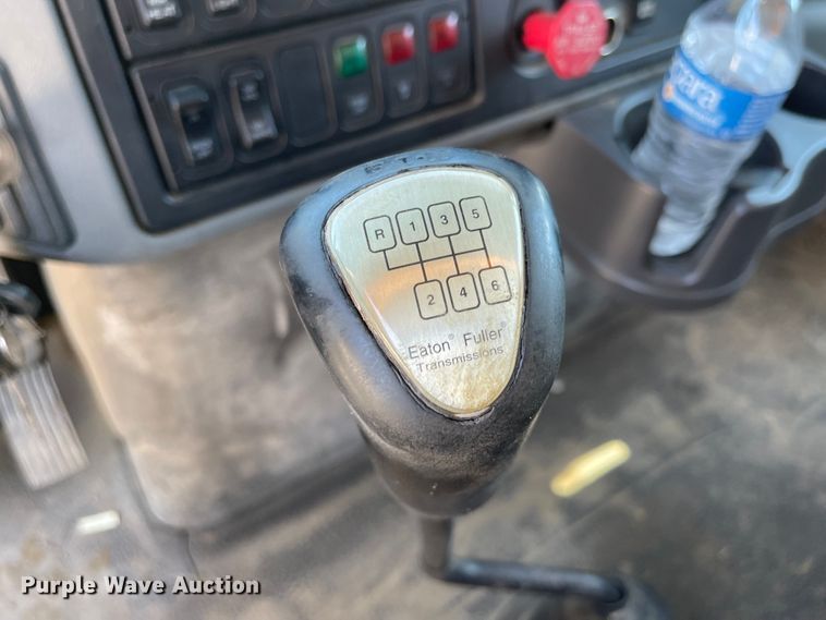 image for item DN7321 2005 International 7400  dump truck