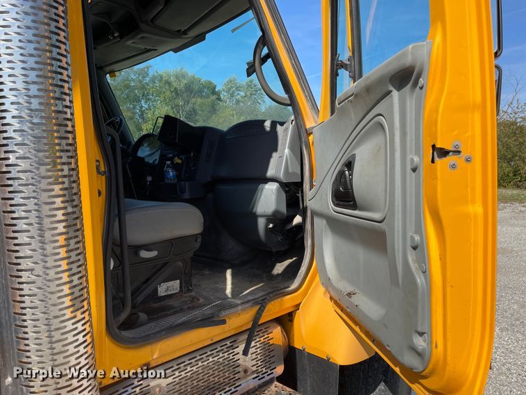 image for item DN7321 2005 International 7400  dump truck